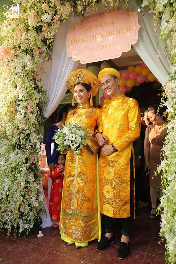 Cùng diện áo dài cưới vàng, mỹ nhân Việt nào đẹp đốn tim nhất?-1