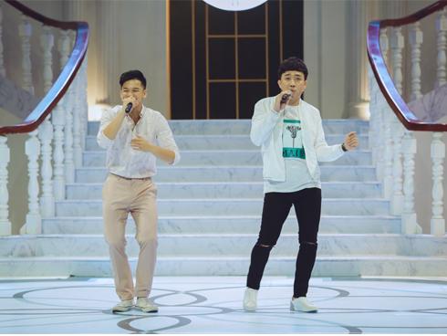 Clip: Trọng Hiếu quên... kéo khóa quần khi biểu diễn trên truyền hình gây xôn xao mạng xã hội-3