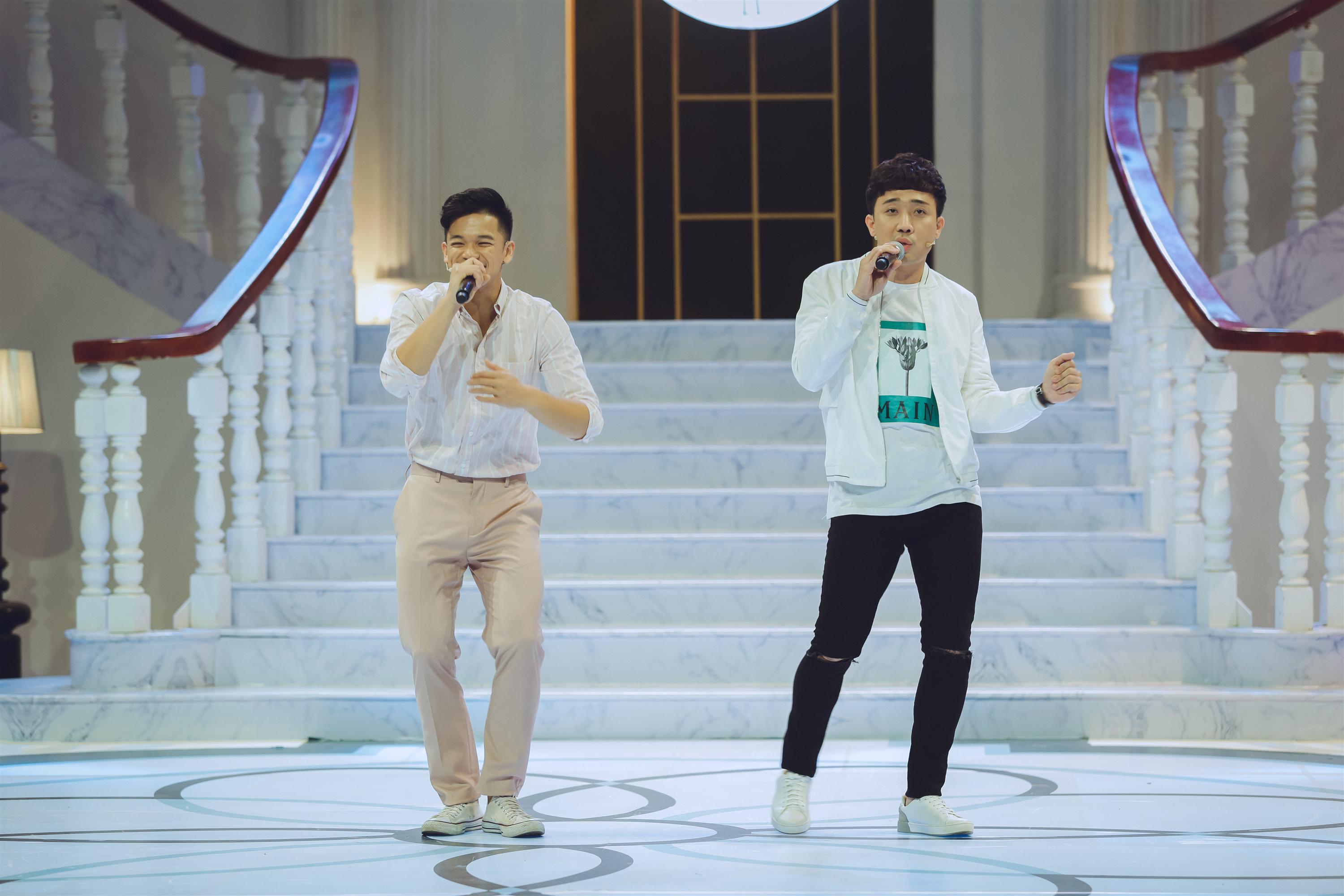 Quá phấn khích, Quán quân Idol Trọng Hiếu đòi hôn Trấn Thành ngay trên truyền hình-3