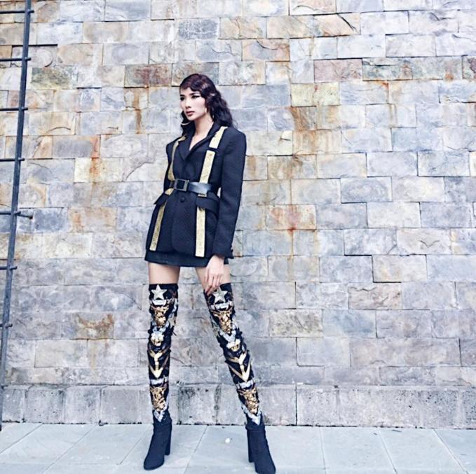 Hoàng Thùy quay ngoắt 180 độ từ thời trang lạc quẻ sang phong cách hoa hậu đằm thắm-6