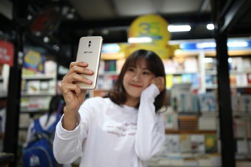 3 yếu tố giúp Galaxy J7 chinh phục người trẻ-5