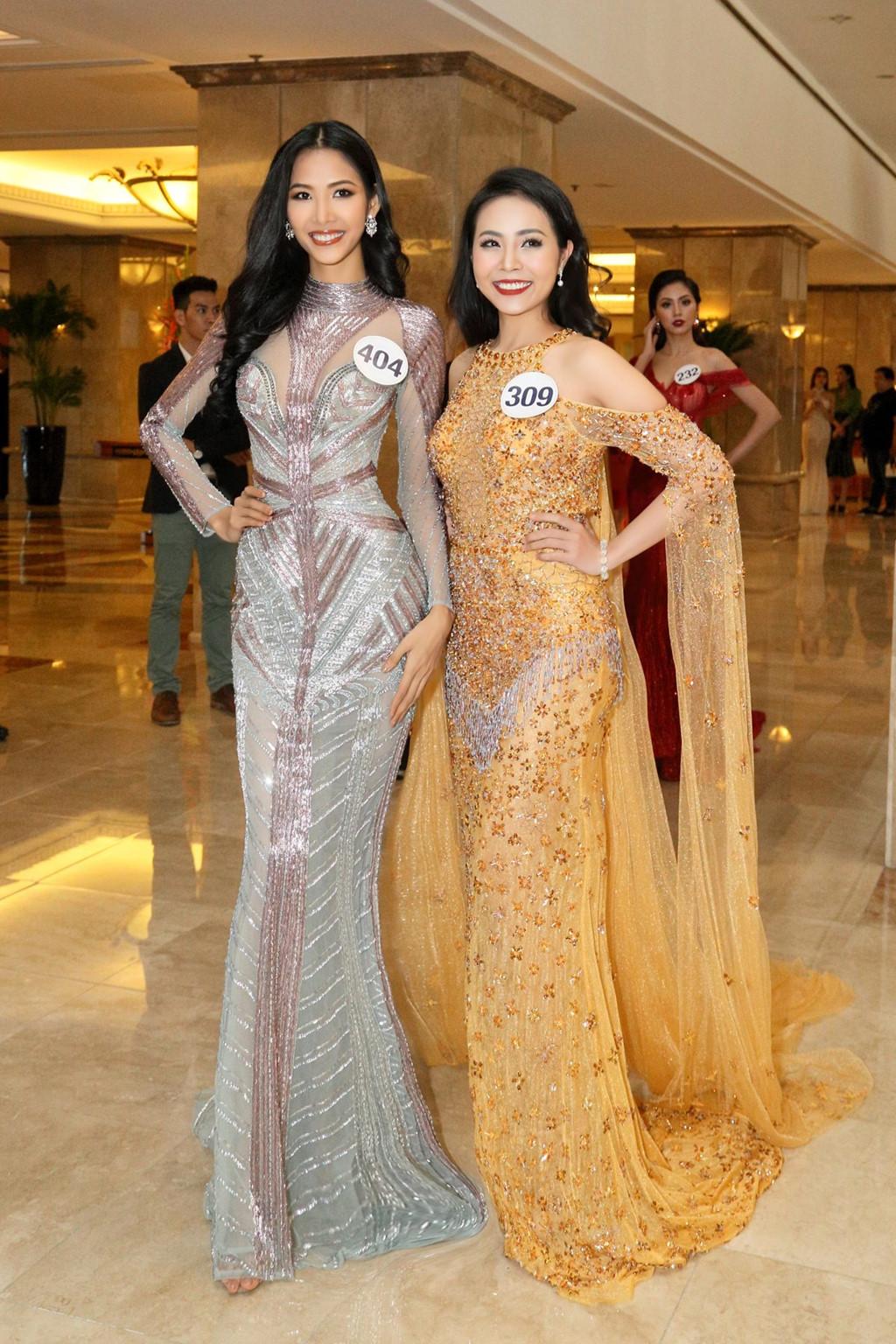 Hoàng Thùy quay ngoắt 180 độ từ thời trang lạc quẻ sang phong cách hoa hậu đằm thắm-11