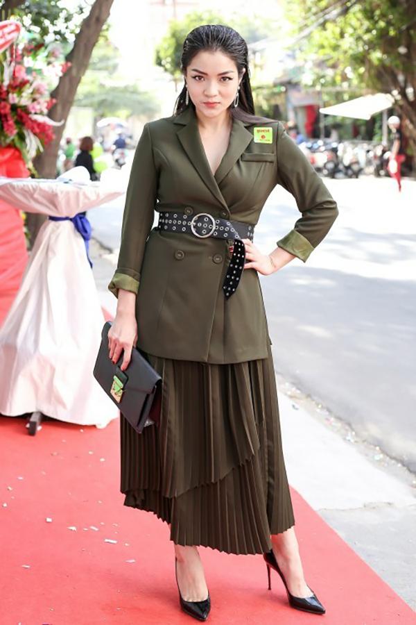 Phong cách mặc như không khiến Tiêu Châu Như Quỳnh lọt top thời trang thảm họa tuần qua-8