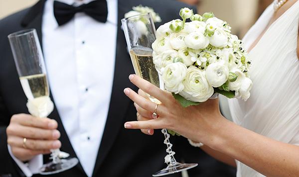 Từ bao giờ, hôn nhân trở thành thước đo ổn định của một cô gái?-1