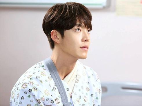 7 tháng kể từ tin ung thư, Kim Woo Bin trực tiếp viết thư tay: 'Tôi đã trải qua 3 đợt hóa trị và 35 lần xạ trị'