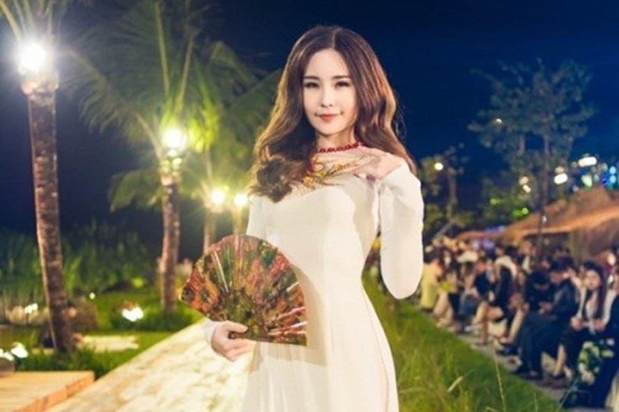 Lê Âu Ngân Anh, Hương Tràm khép lại một năm cũ đầy biến động bằng những tai nạn nhớ đời-4