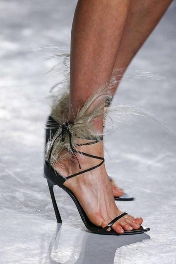 Xưa rồi giày cao gót lêu khêu, giày cổ chữ V đế thấp mới là mốt hot nhất xuân 2018-9