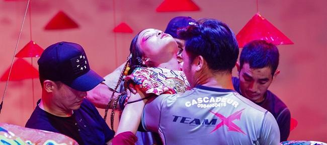 Khoảnh khắc mỹ nhân Việt ngất xỉu khiến trăm người sợ xanh mặt-6