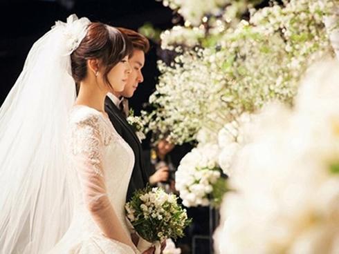 Vợ 1m65, chồng 80cm gây xôn xao trong đám cưới cuối cùng của năm 2017-4