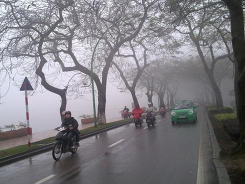 Người dân Thủ đô đón Tết dương lịch trong giá rét