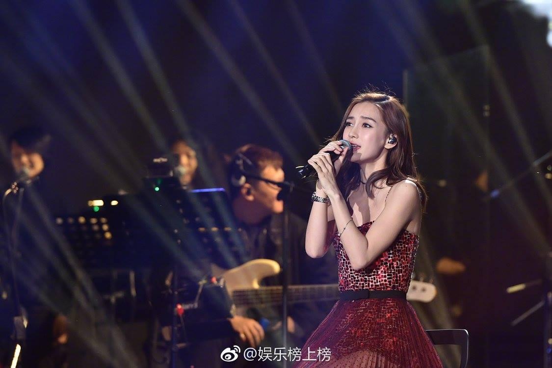 Từng bị ông xã chê hát dở, Angela Baby vẫn tự tin khoe giọng trên sân khấu-8