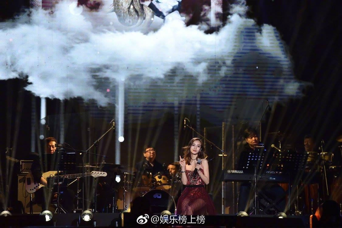 Từng bị ông xã chê hát dở, Angela Baby vẫn tự tin khoe giọng trên sân khấu-9