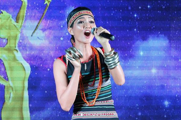 Hóa thân thành Cô Ba Sài Gòn, Mâu Thủy tỏa sáng trong phần thi tài năng-6