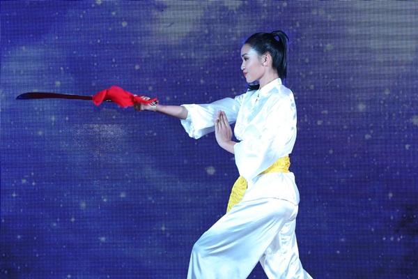 Hóa thân thành Cô Ba Sài Gòn, Mâu Thủy tỏa sáng trong phần thi tài năng-10