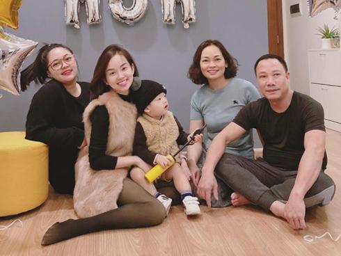 Ly Kute khoe ảnh đón sinh nhật tuổi 27 ấm cúng trên trang cá nhân