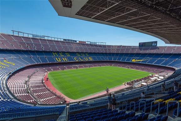 Nữ du khách Việt và hành trình khám phá thành phố đẹp như mơ ở xứ sở bò tót-9