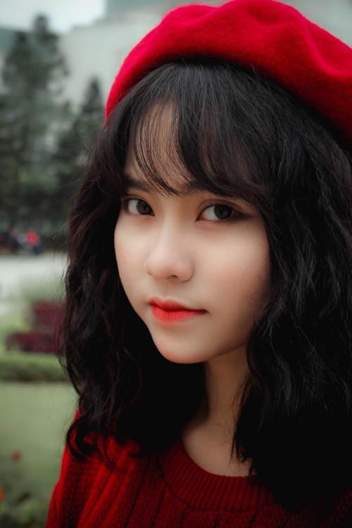 Chỉ ngồi yên hát, cô bạn này gây bão mạng xã hội vì giọng quá ngọt-3