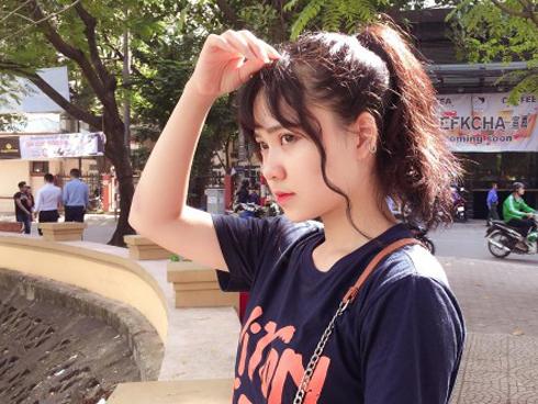 Chỉ ngồi yên hát, cô bạn này gây bão mạng xã hội vì giọng quá ngọt