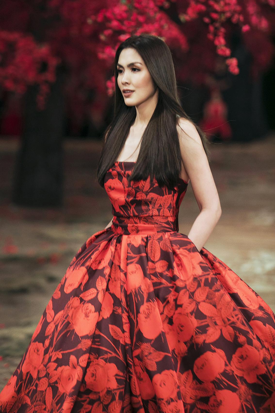 Tăng Thanh Hà tái xuất trên sàn catwalk cùng thần thái cuốn hút vạn người mê-4