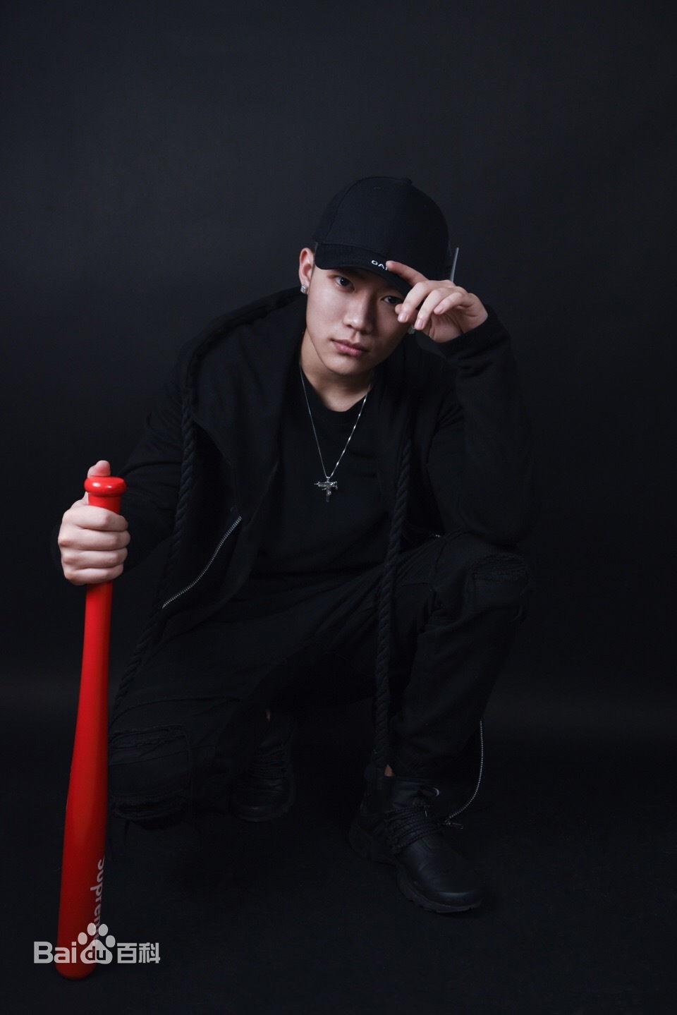 Lý Tiểu Lộ bị bắt gặp qua đêm nhà trai trẻ, Giả Nãi Lượng livestream nói vợ đi làm tóc-8