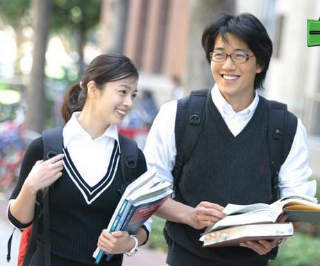 Nghe lời mẹ chia tay bạn gái chờ 7 năm, chàng trai bị dân mạng ném đá-2