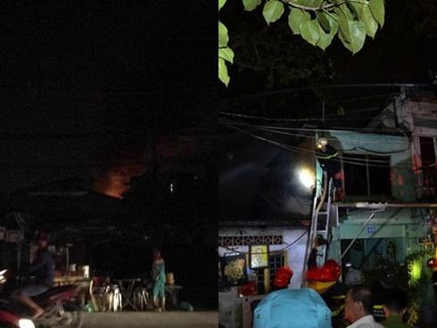 TP.HCM: Người dân thẫn thờ, đau xót chứng kiến hàng loạt căn nhà chìm trong biển lửa ngày cuối năm