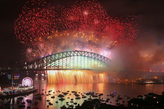 Chào 2018, cả triệu người xem pháo hoa rực sáng cầu cảng Sydney-1