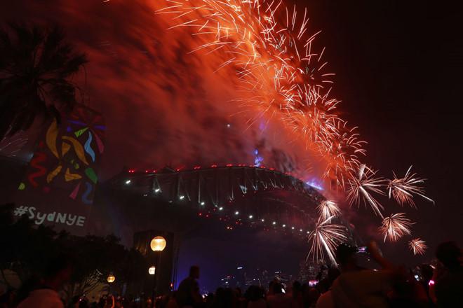 Chào 2018, cả triệu người xem pháo hoa rực sáng cầu cảng Sydney-3
