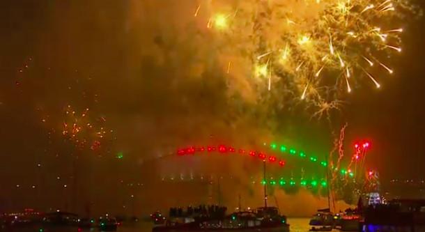 Chào 2018, cả triệu người xem pháo hoa rực sáng cầu cảng Sydney-13