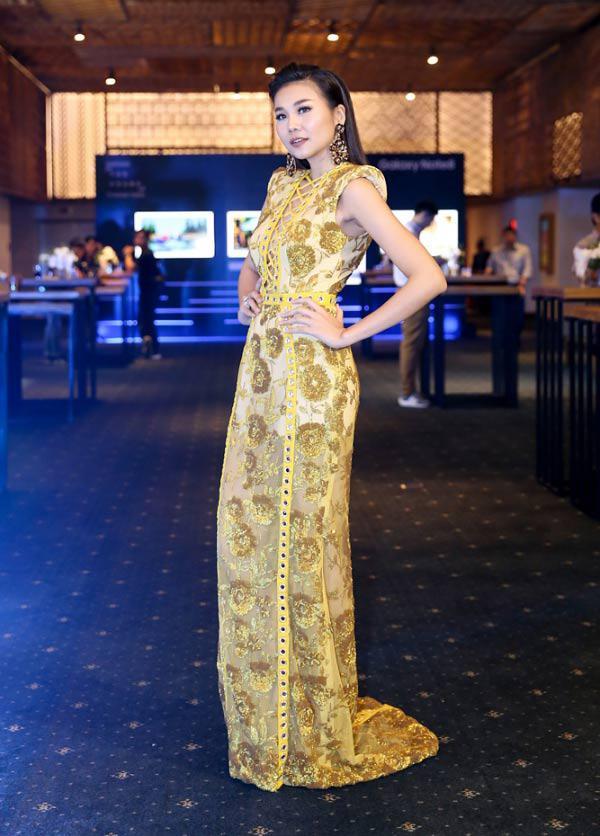 Đây là những chiếc váy ánh kim lộng lẫy nhất thảm đỏ Vbiz năm 2017-1