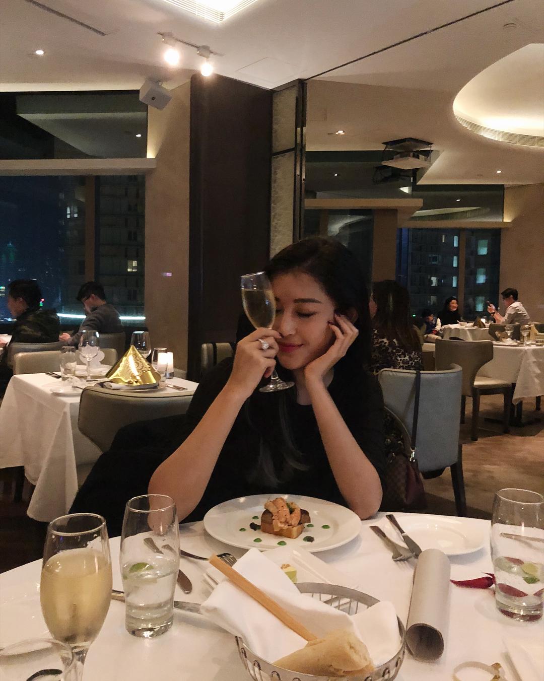 Tạm biệt năm cũ, sao Việt chào 2018 người vui thành tựu - kẻ buồn trắng tay-10