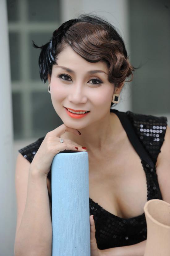 Diễn viên Uyên Thảo suýt gặp nạn khi cửa kính khách sạn bất ngờ phát nổ-2