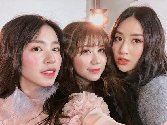 Hot girl - hot boy Việt: MC The Voice Yumi Dương nên duyên cùng bạn trai hơn 9 tuổi-10