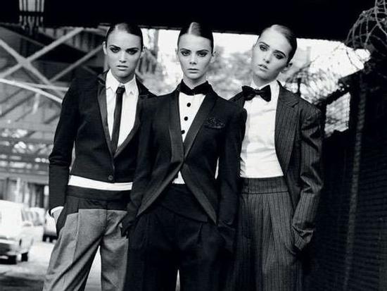 Nữ quyền: Phong trào thời trang 'bùng nổ' mạnh mẽ trong năm 2017