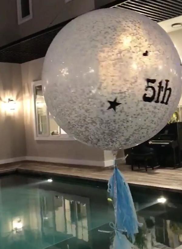 1.001 kiểu chúc mừng ngày đeo gông của dàn sao showbiz Việt-7