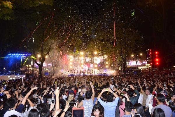 Mỹ Tâm, Sơn Tùng đốt cháy đêm nhạc mừng năm mới-1