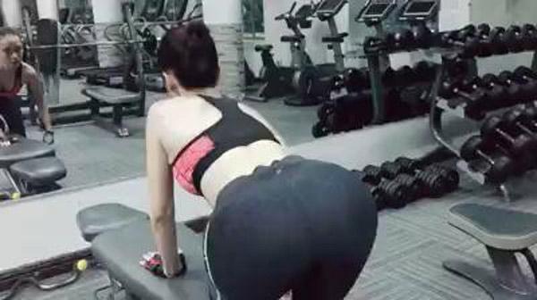 Khoe ngực đẹp đã xưa lắm rồi, giờ mỹ nhân Việt chỉ thích khoe vòng 3 khủng mà thôi!-4