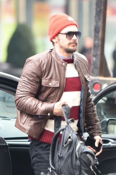 Những soái ca vạn người mê lúc nào cũng kè kè iPhone bên mình-7