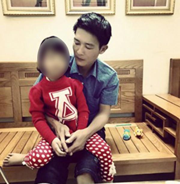 Vụ bé gái khóc thét khi mẹ quay về đón sau 6 năm bỏ đi: Người bố lên tiếng-1