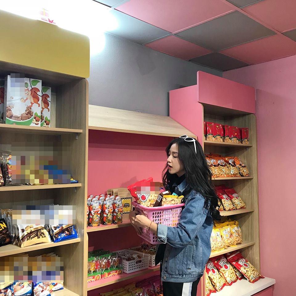 Hot girl - hot boy Việt: Phan Thành khoe ảnh ôm Xuân Thảo đêm giao thừa-5