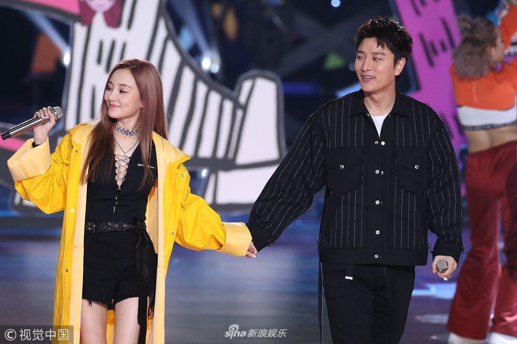 Lý Tiểu Lộ liên tục bị tung bằng chứng ngoại tình với đàn em kém 12 tuổi-5