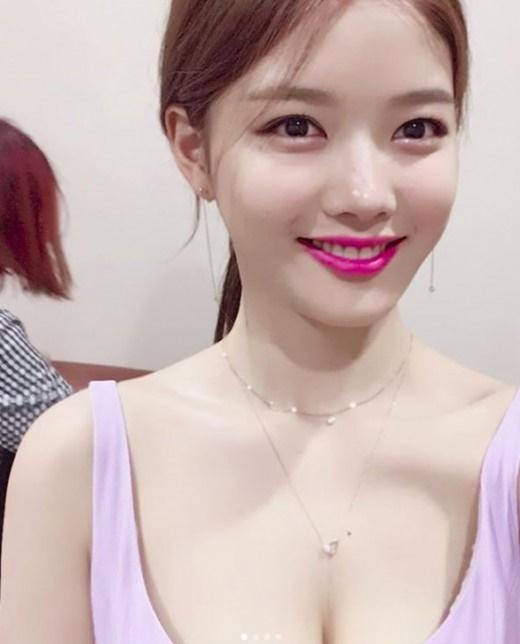 Sao Hàn 2/1: Sao nhí Kim Yoo Jung bất ngờ khoe vóc dáng đẫy đà, gợi cảm ở tuổi 18-2