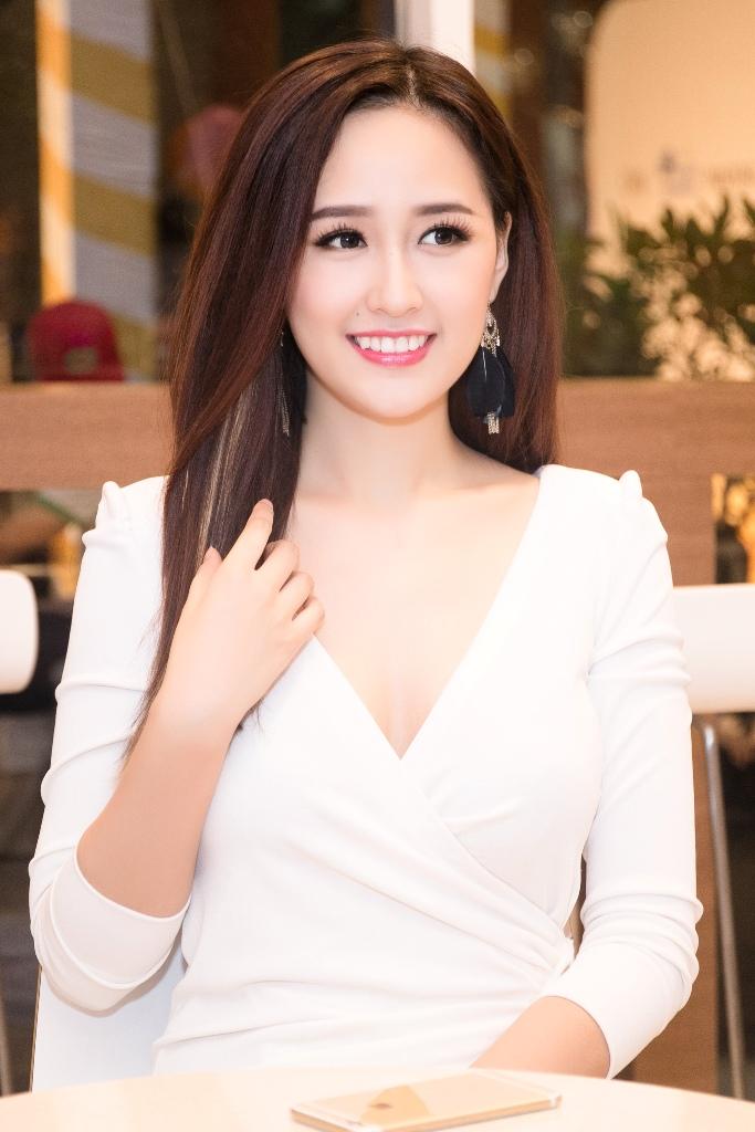 Vạ miệng về bão Damrey, Hoàng My rút khỏi vị trí Giám Khảo Hoa hậu Hoàn vũ Việt Nam 2017-2