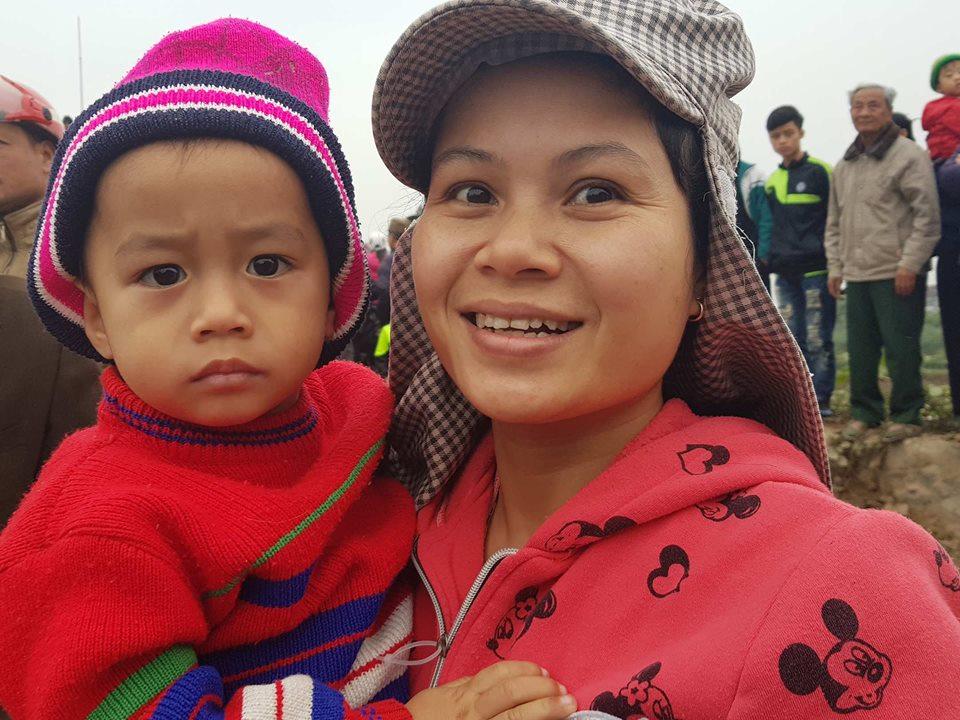 Có cầu sinh đôi, dân kéo đi xem đông chưa từng thấy-7