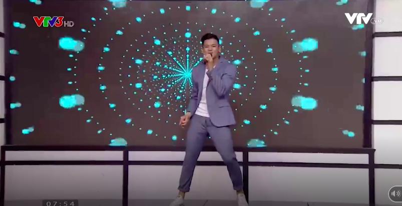 Clip: Trọng Hiếu quên... kéo khóa quần khi biểu diễn trên truyền hình gây xôn xao mạng xã hội-1