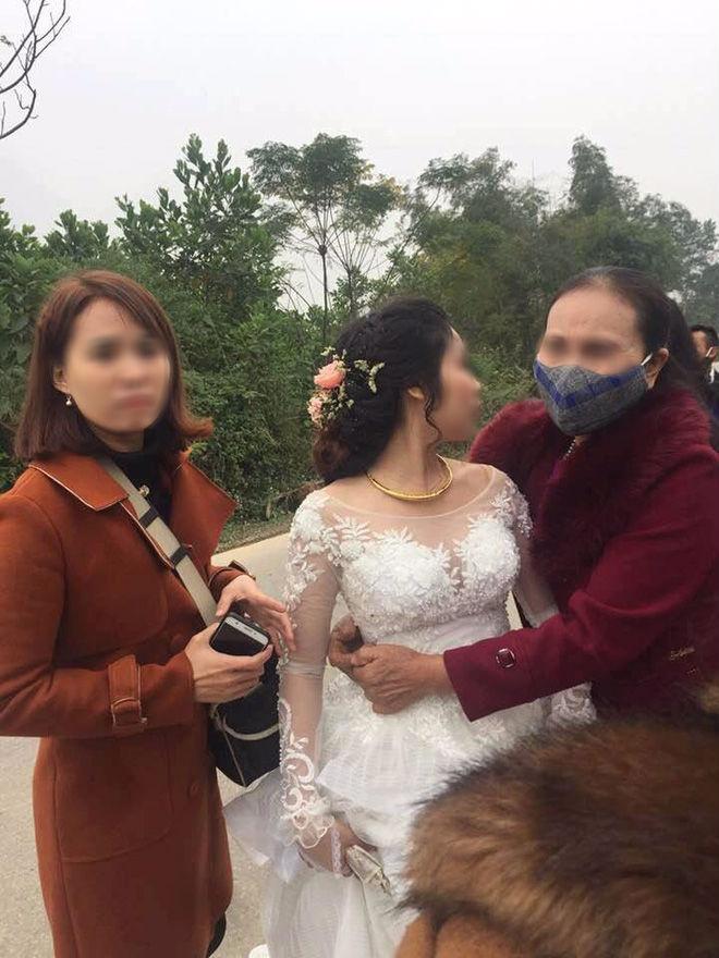 Nghệ An: Xe hoa lật trên đường đi đưa dâu, họ hàng nháo nhác cứu cô dâu chú rể bên trong-1