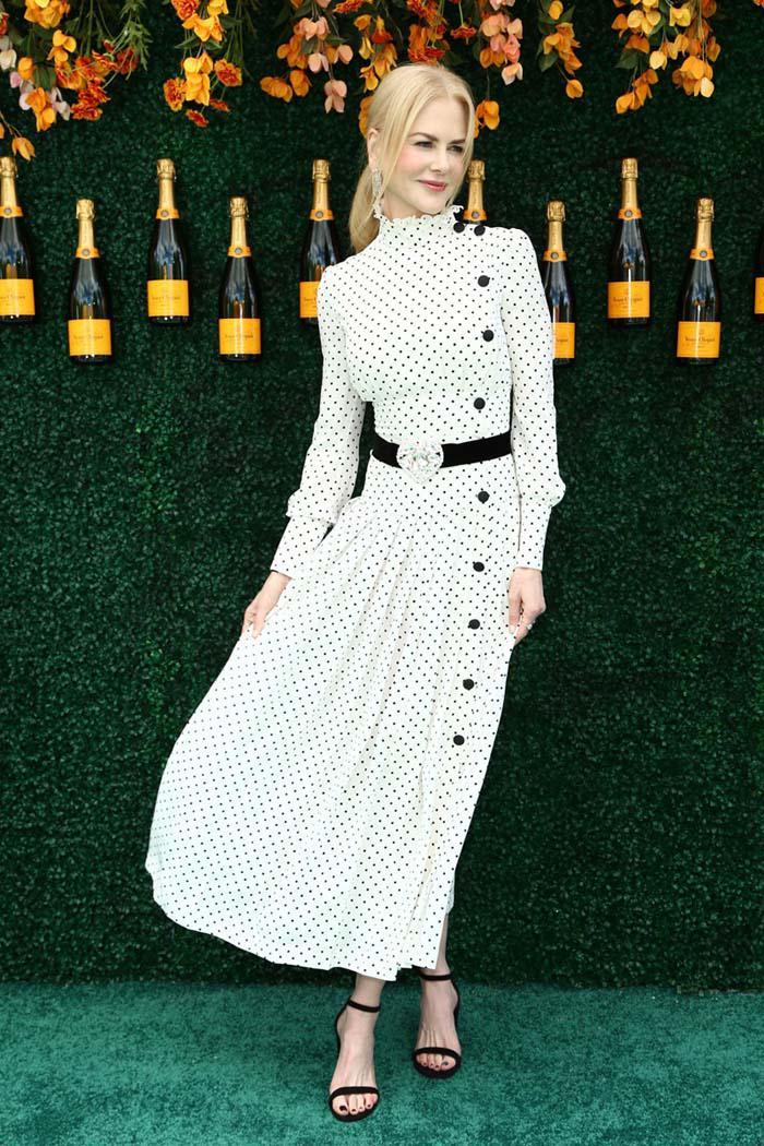 Hiếm ai ngoài 50 mà đẹp được như nàng thiên nga 2 con này!-5