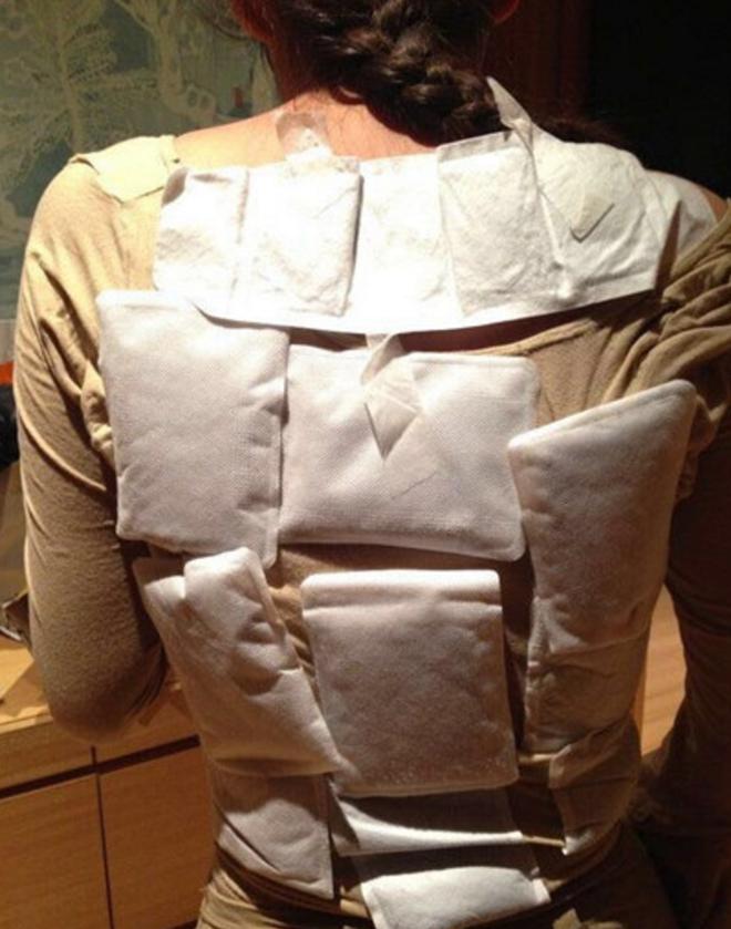 Muôn kiểu chống rét độc nhất vô nhị của sao Hoa - Hàn trên phim trường-3