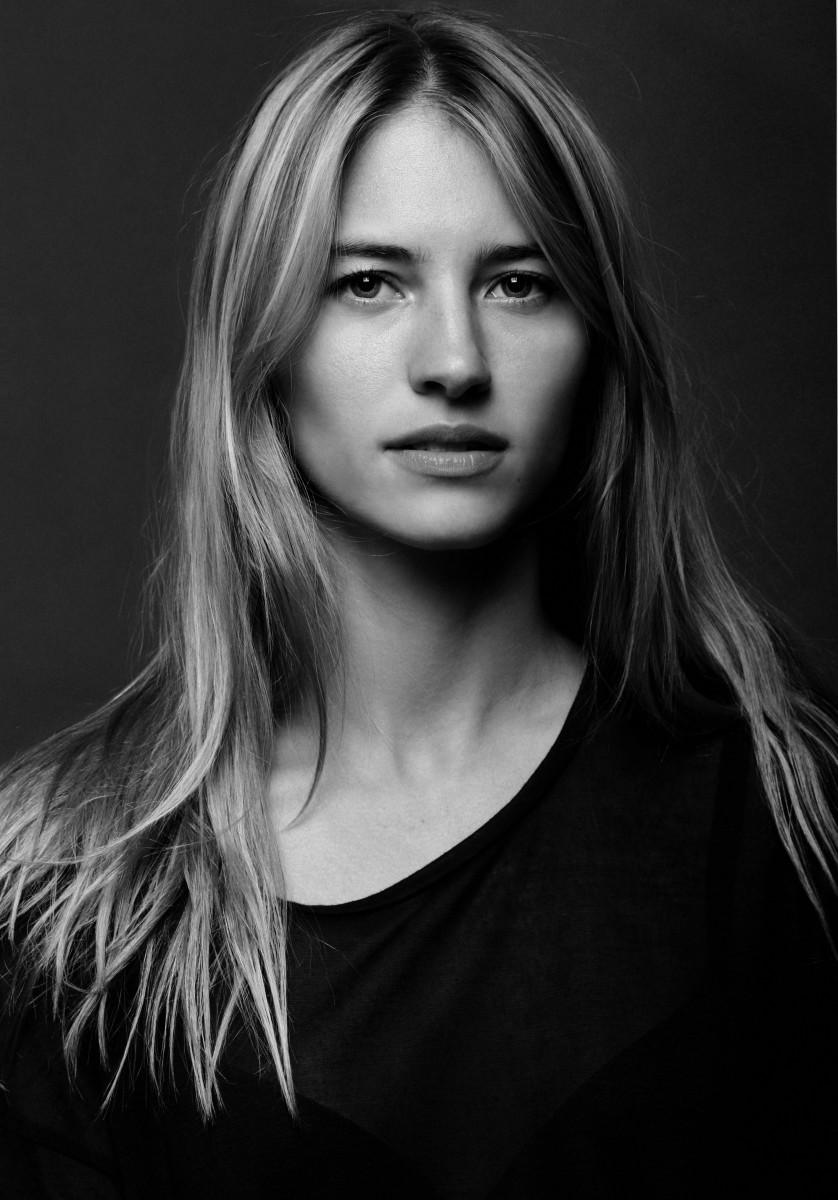 Sự thật phũ phàng về người mẫu: Lương thấp, bị lạm dụng tình dục-4