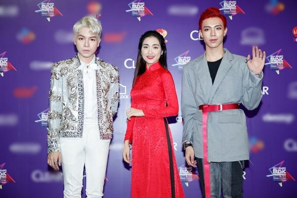 Đức Phúc bóc trần sự thật về gia đình hoa dâm bụt Hòa Minzy, Erik-2